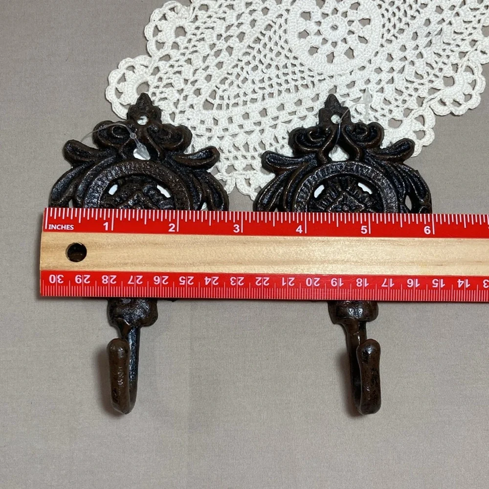 NWT Cast Iron Wall Hooks Set Of 3